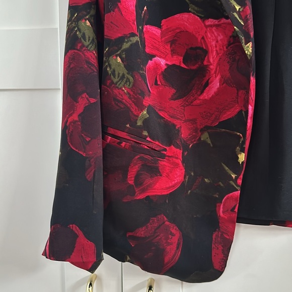 Soft Floral blazer by PJK. SZ S - Picture 4 of 5